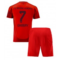 Maglia Calcio Bayern Munich Serge Gnabry #7 Prima Divisa Bambino 2024-25 Manica Corta (+ pantaloncini)